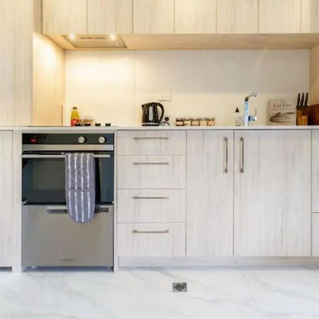 Serenity In The Centre: 2 Bed 2 Bath Christchurch Exteriör bild