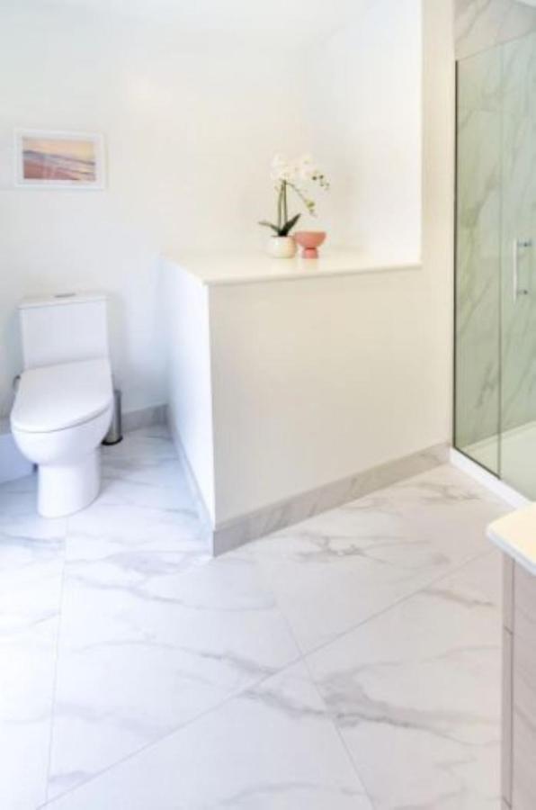 Serenity In The Centre: 2 Bed 2 Bath Christchurch Exteriör bild